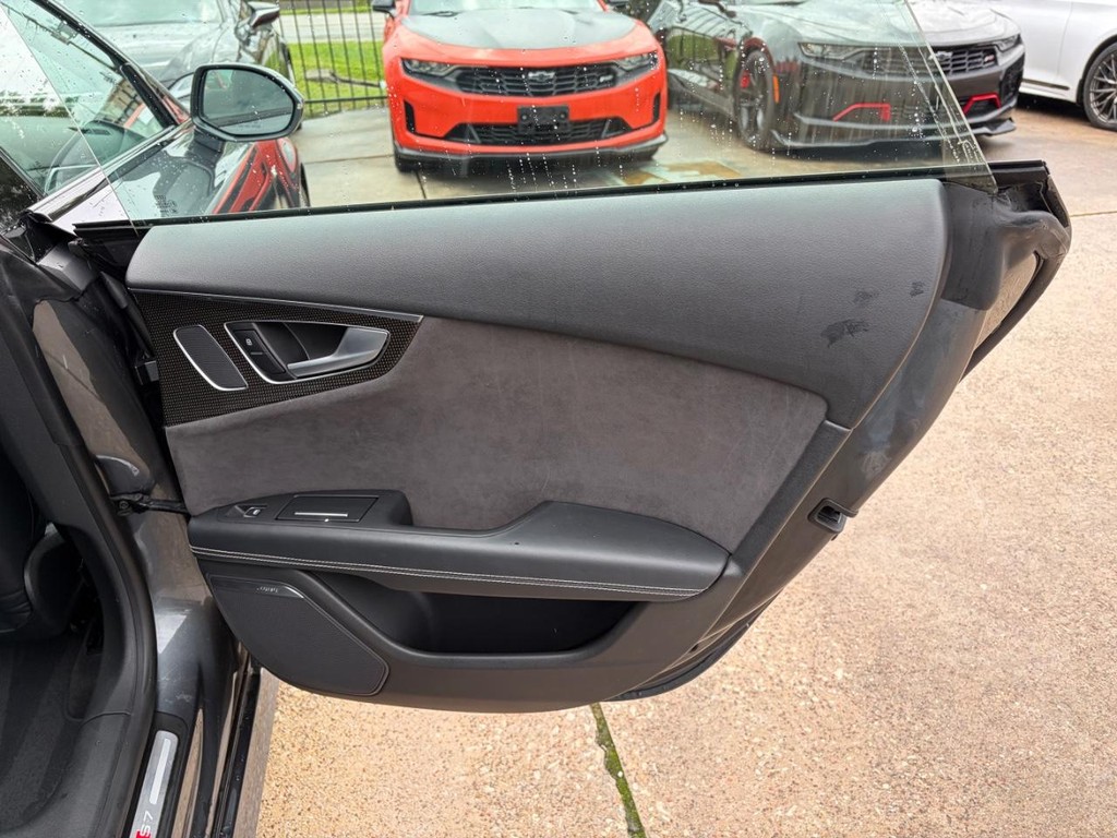 Audi S7 Vehicle Full-screen Gallery Image 17