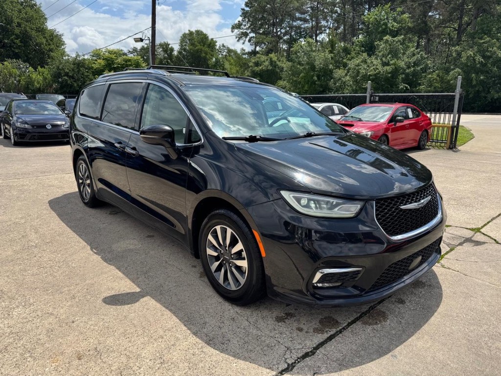 Chrysler Pacifica Vehicle Full-screen Gallery Image 04