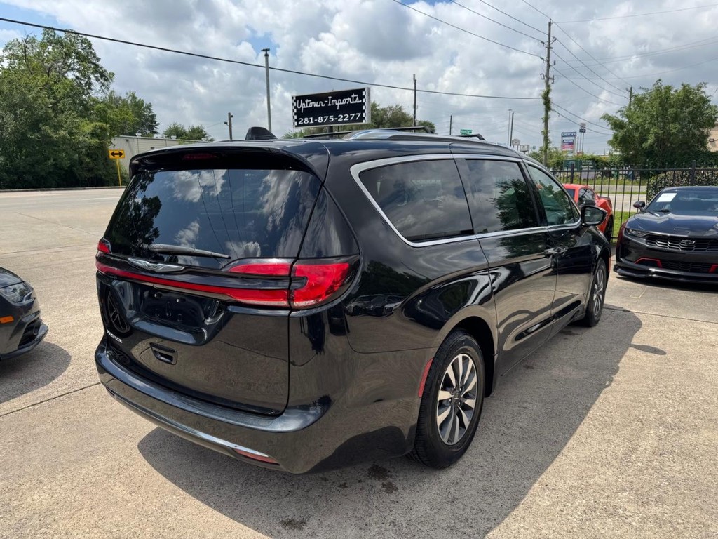 Chrysler Pacifica Vehicle Full-screen Gallery Image 06