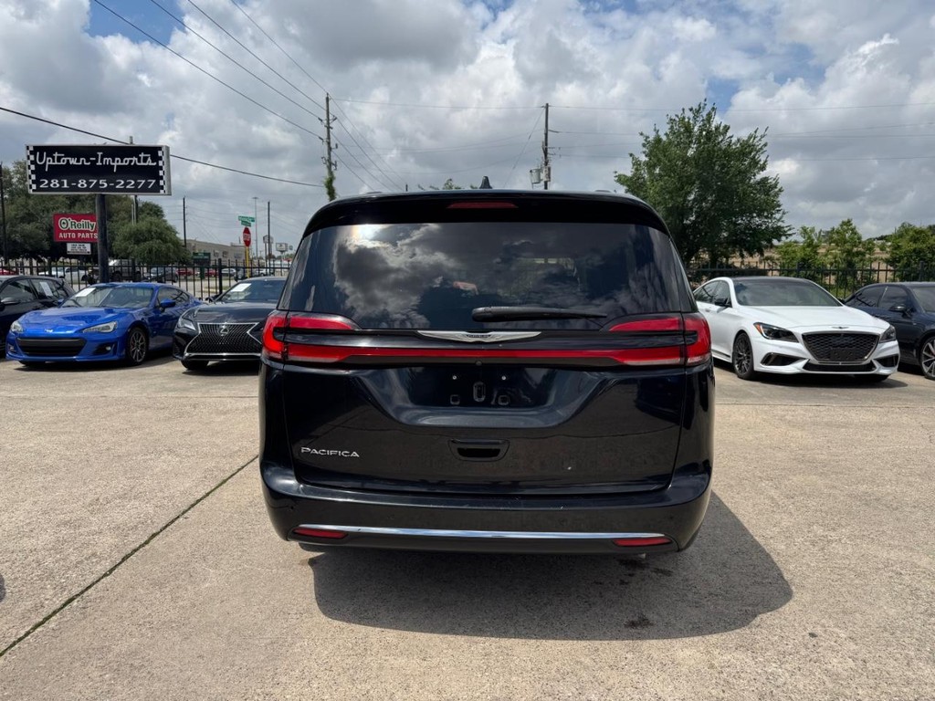 Chrysler Pacifica Vehicle Full-screen Gallery Image 07