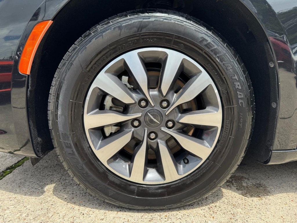 Chrysler Pacifica Vehicle Full-screen Gallery Image 26