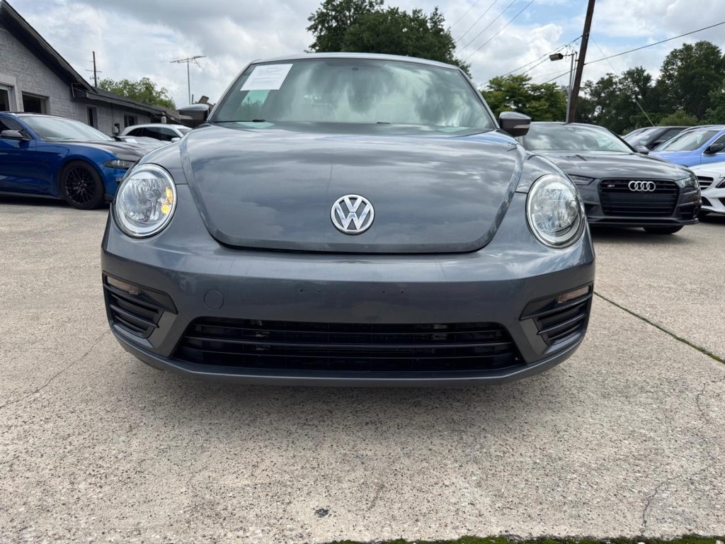 Volkswagen Beetle Vehicle Full-screen Gallery Image 02