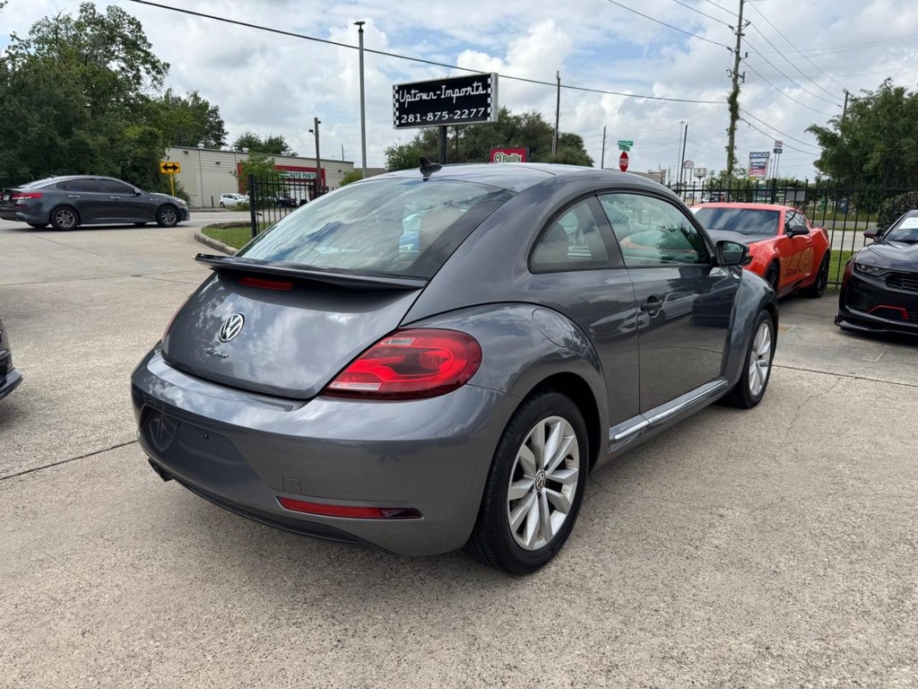 Volkswagen Beetle Vehicle Full-screen Gallery Image 06