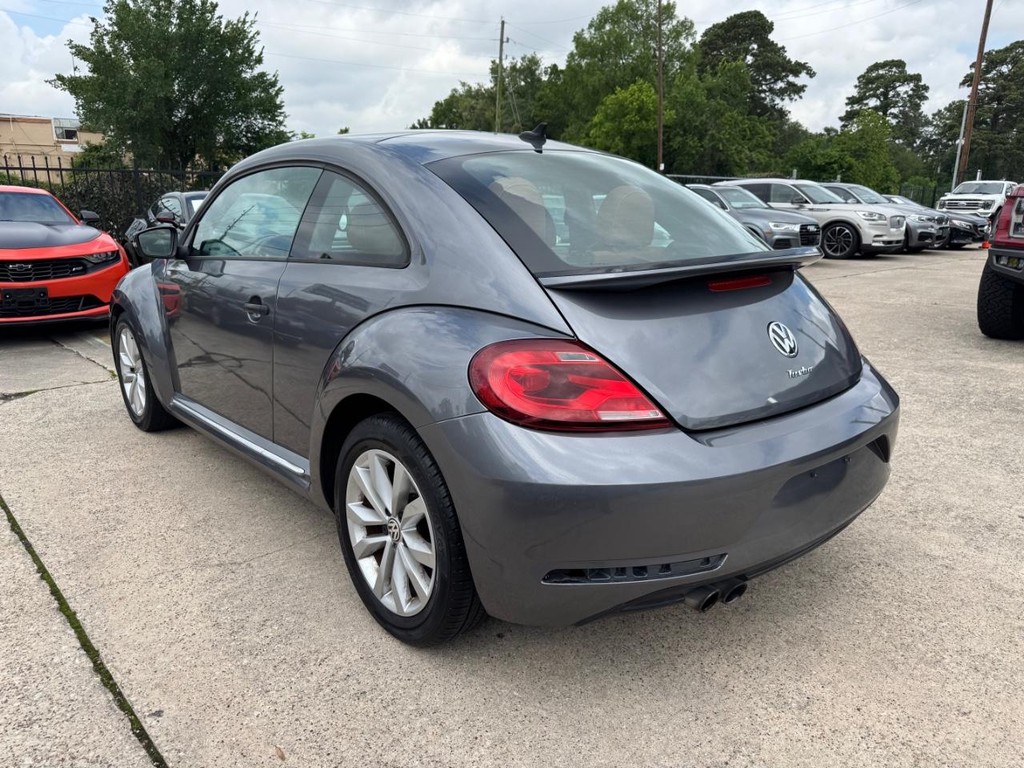 Volkswagen Beetle Vehicle Full-screen Gallery Image 08