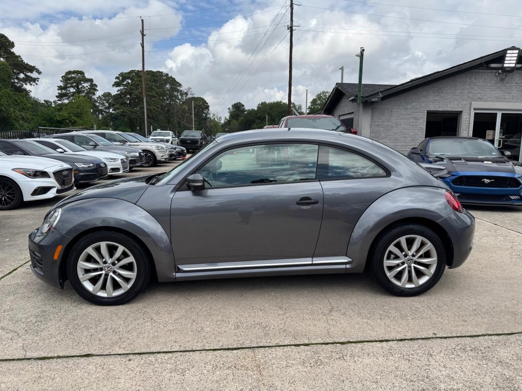 Volkswagen Beetle Vehicle Full-screen Gallery Image 09