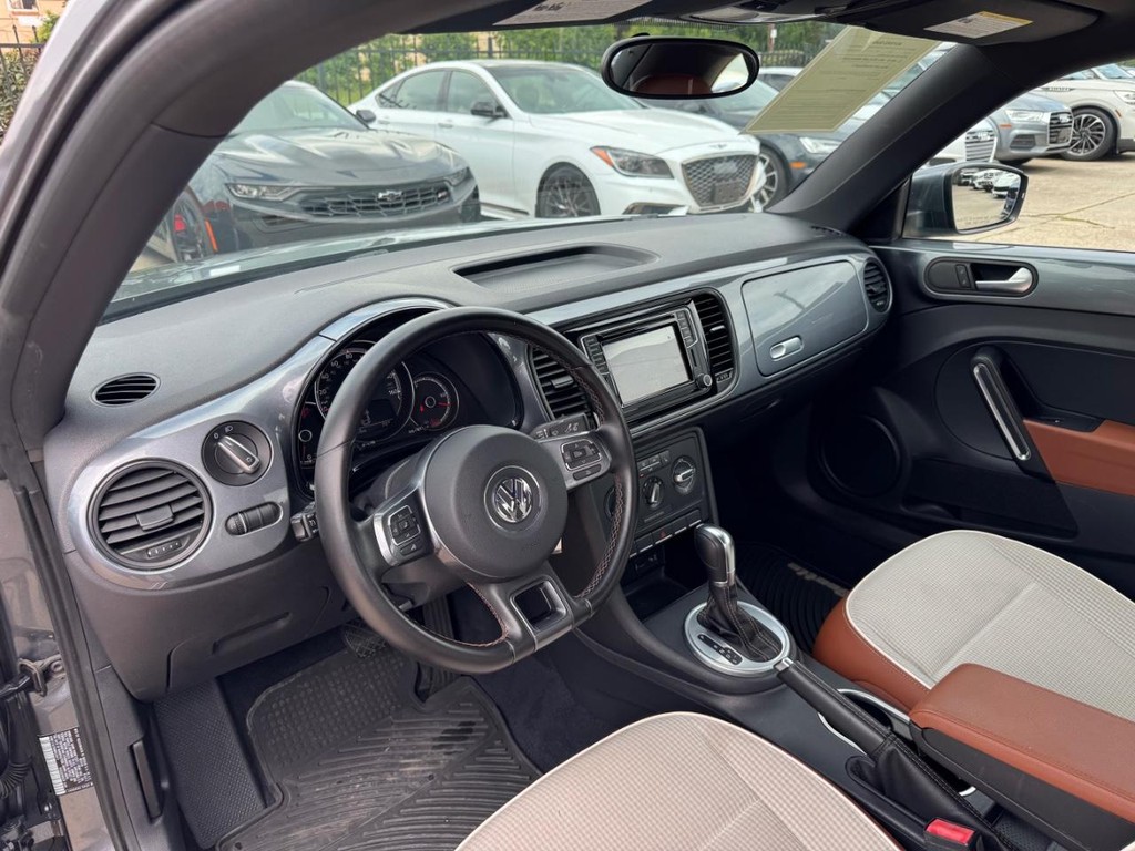 Volkswagen Beetle Vehicle Full-screen Gallery Image 10