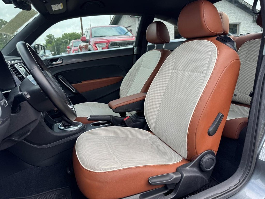 Volkswagen Beetle Vehicle Full-screen Gallery Image 11