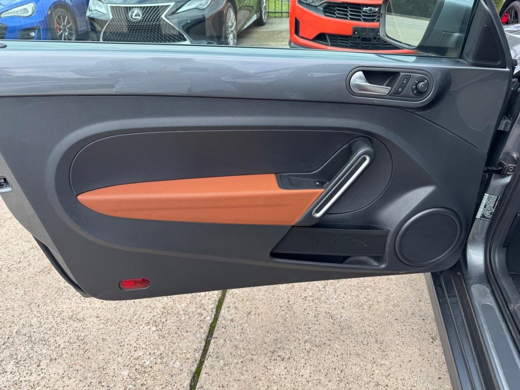 Volkswagen Beetle Vehicle Full-screen Gallery Image 12