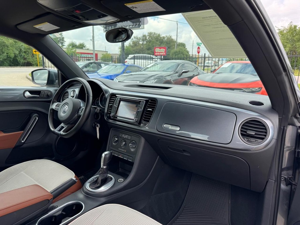 Volkswagen Beetle Vehicle Full-screen Gallery Image 13
