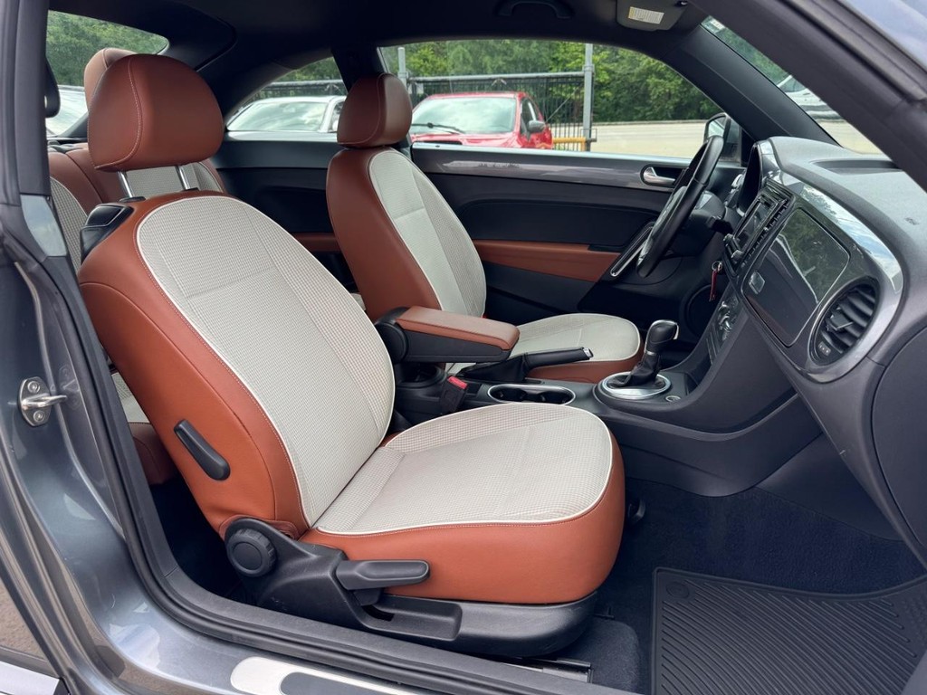 Volkswagen Beetle Vehicle Full-screen Gallery Image 14