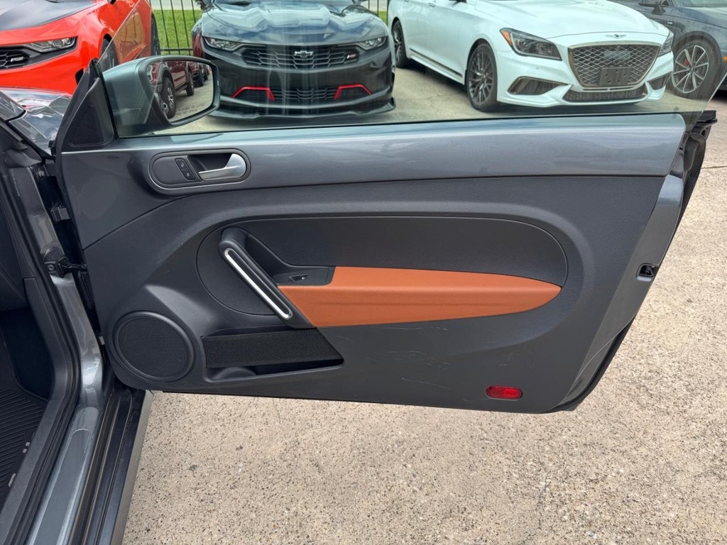 Volkswagen Beetle Vehicle Full-screen Gallery Image 15