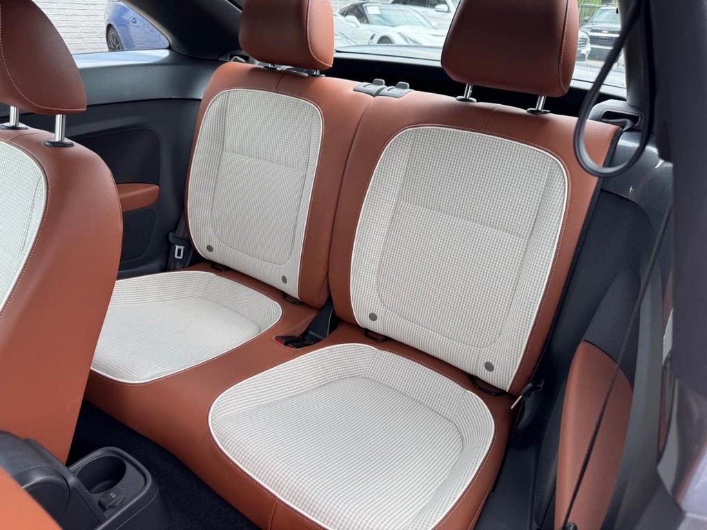 Volkswagen Beetle Vehicle Full-screen Gallery Image 17