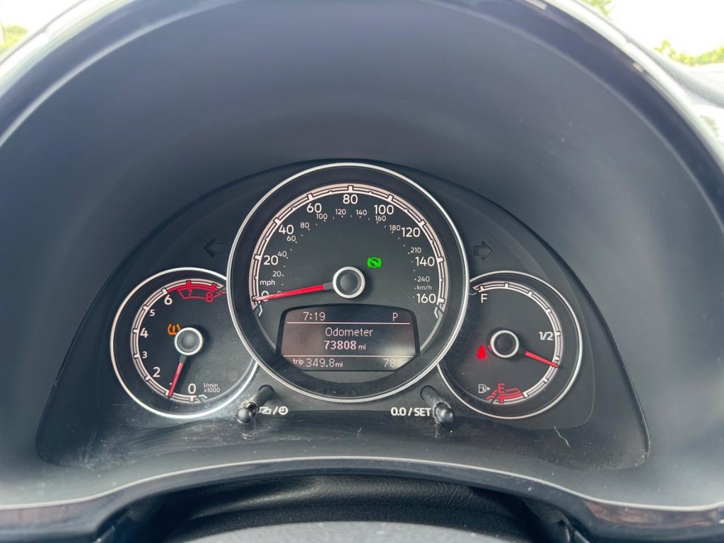 Volkswagen Beetle Vehicle Full-screen Gallery Image 19