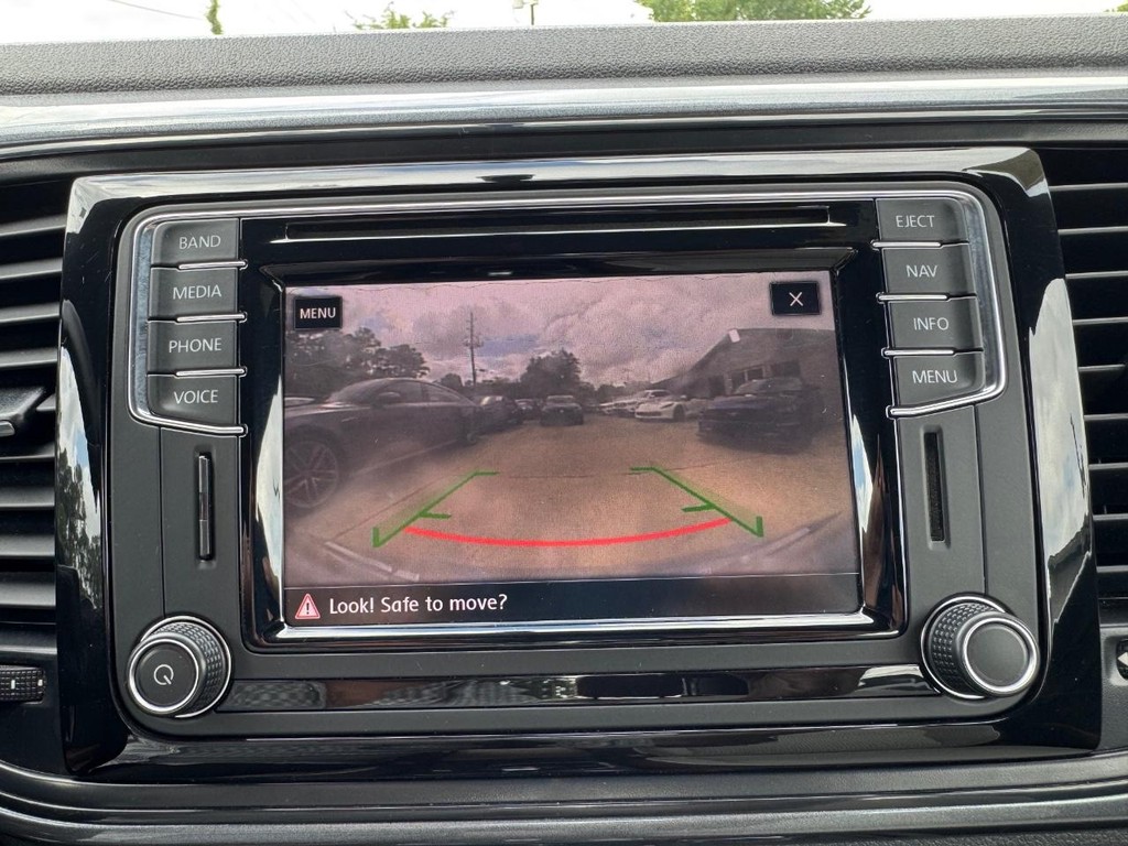 Volkswagen Beetle Vehicle Full-screen Gallery Image 22