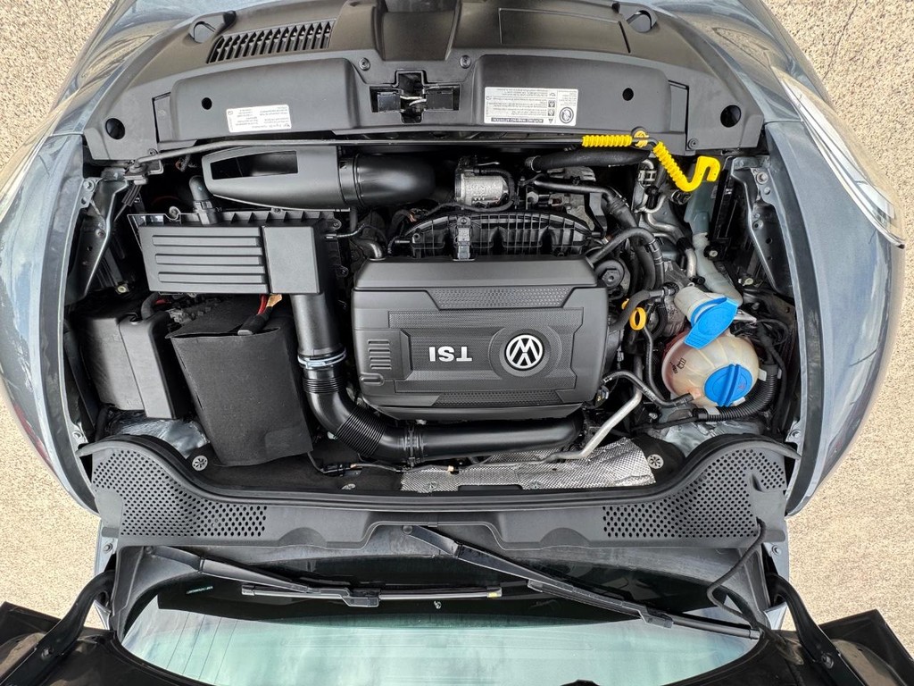 Volkswagen Beetle Vehicle Full-screen Gallery Image 25