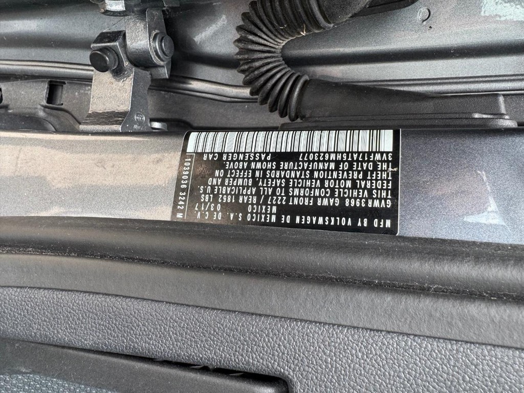 Volkswagen Beetle Vehicle Full-screen Gallery Image 27