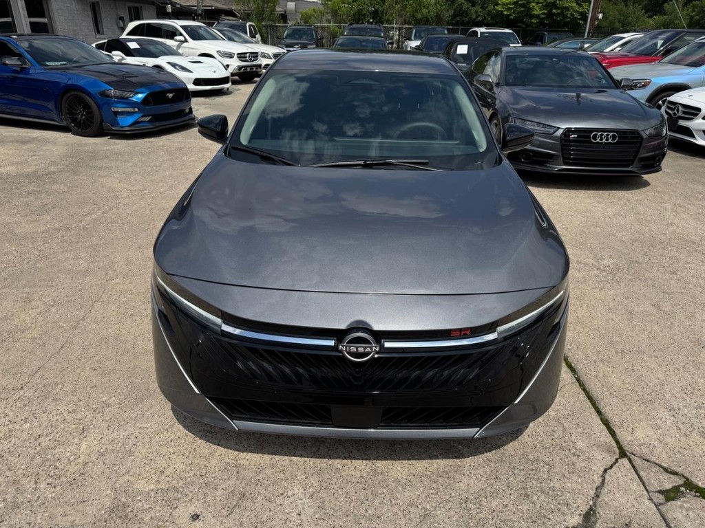 Nissan Sentra Vehicle Full-screen Gallery Image 03