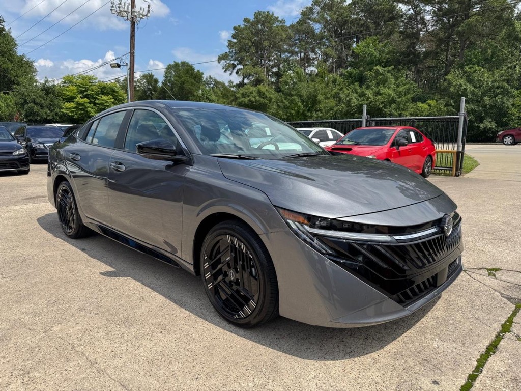 Nissan Sentra Vehicle Full-screen Gallery Image 04