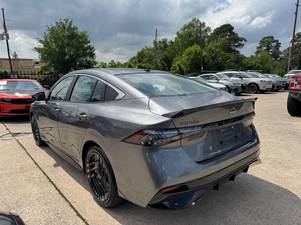 Nissan Sentra Vehicle Full-screen Gallery Image 08