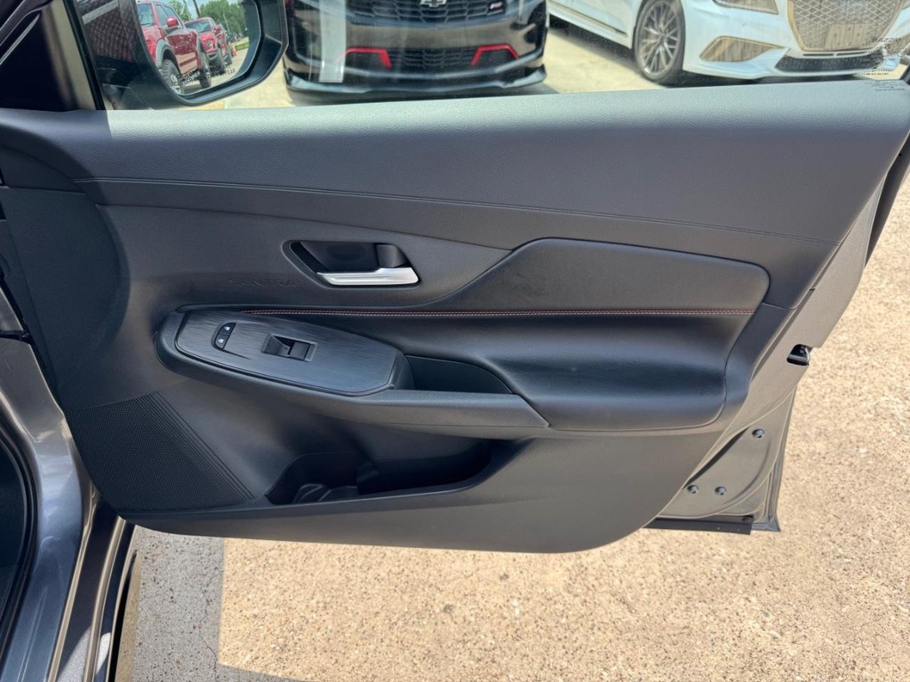 Nissan Sentra Vehicle Full-screen Gallery Image 15