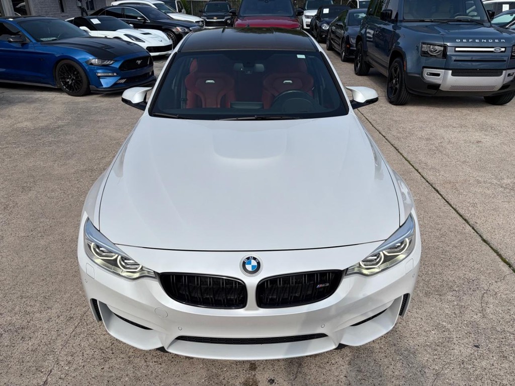 BMW M3 Vehicle Full-screen Gallery Image 03