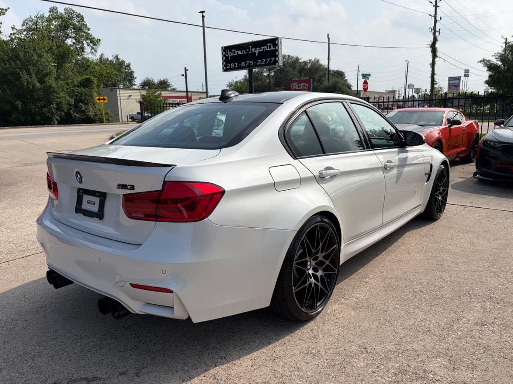 BMW M3 Vehicle Full-screen Gallery Image 06