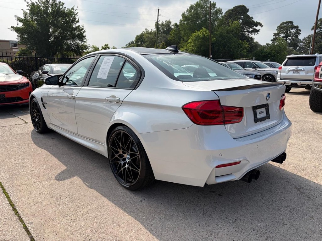 BMW M3 Vehicle Full-screen Gallery Image 08