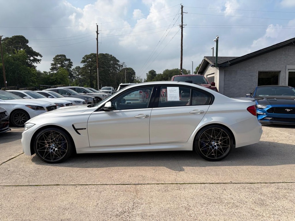BMW M3 Vehicle Full-screen Gallery Image 09