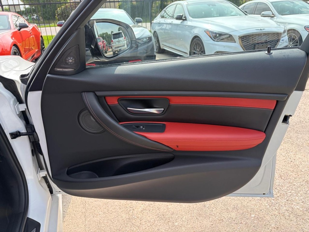 BMW M3 Vehicle Full-screen Gallery Image 15