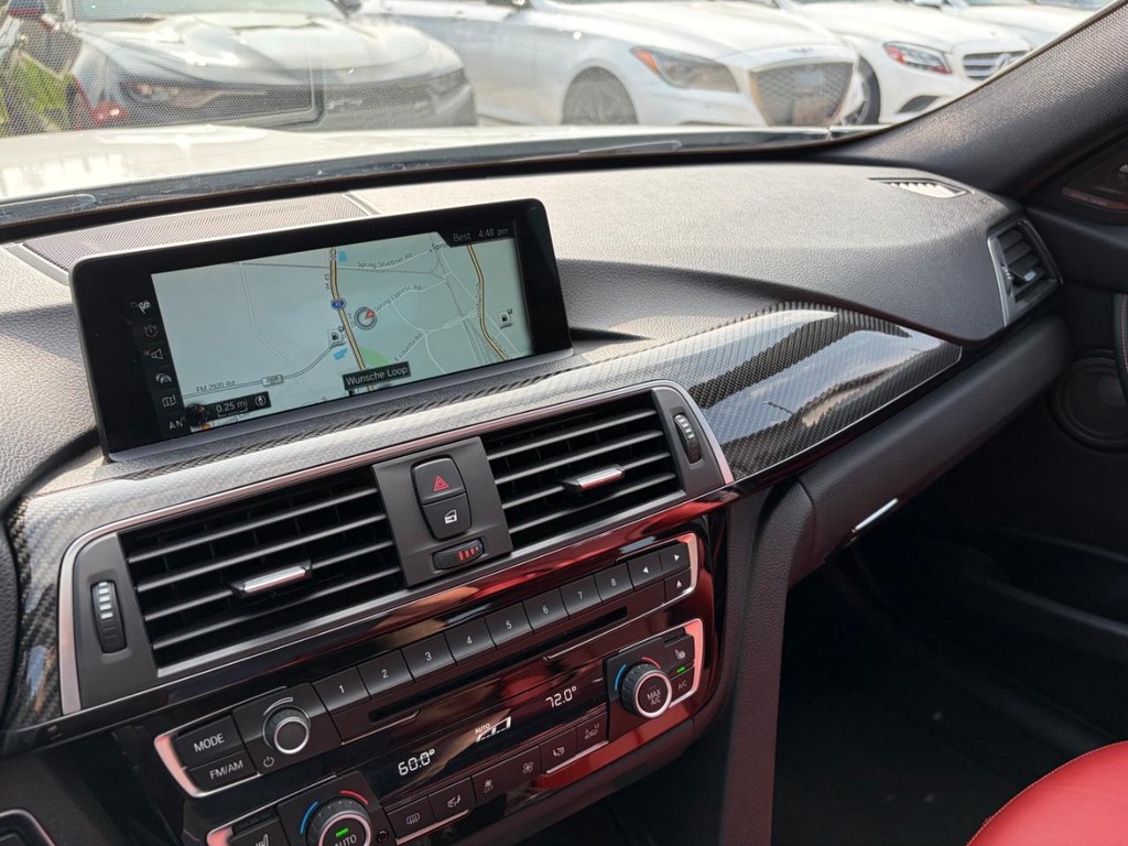 BMW M3 Vehicle Full-screen Gallery Image 25