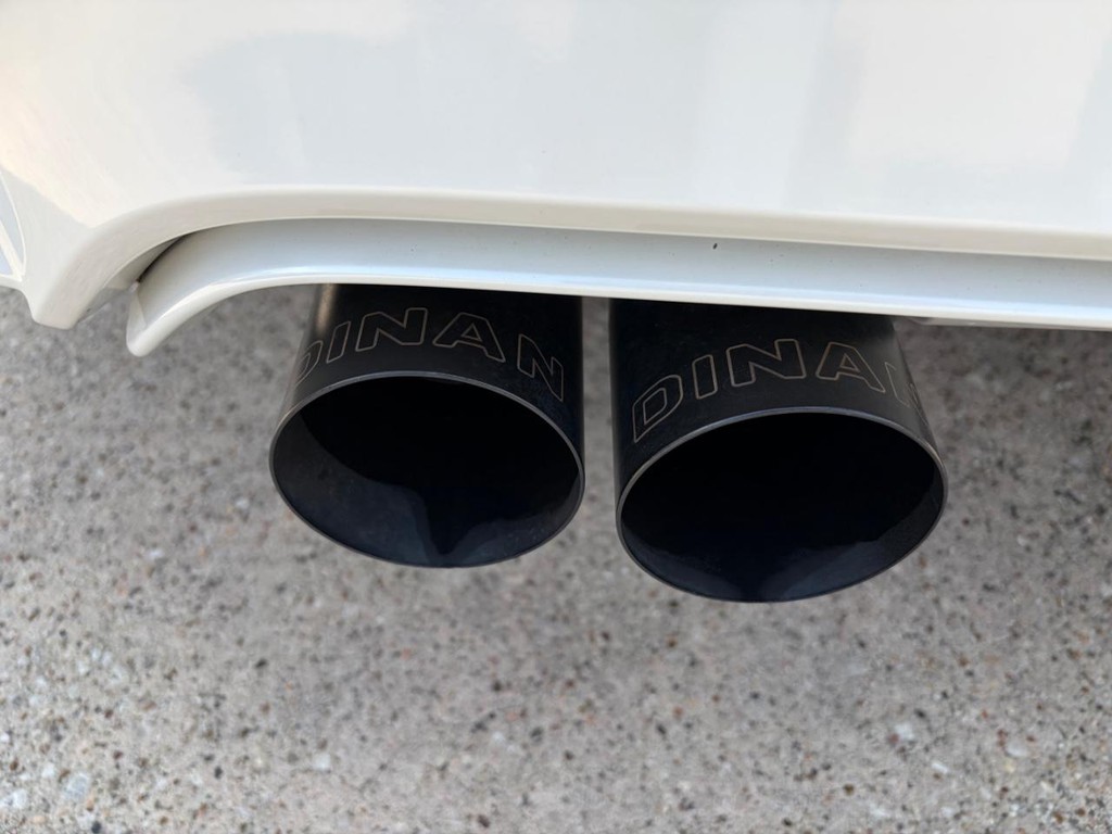 BMW M3 Vehicle Full-screen Gallery Image 27
