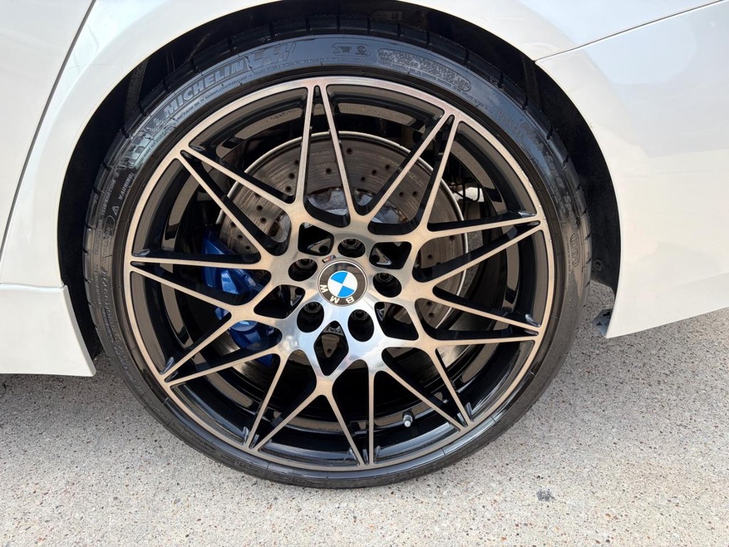 BMW M3 Vehicle Full-screen Gallery Image 28