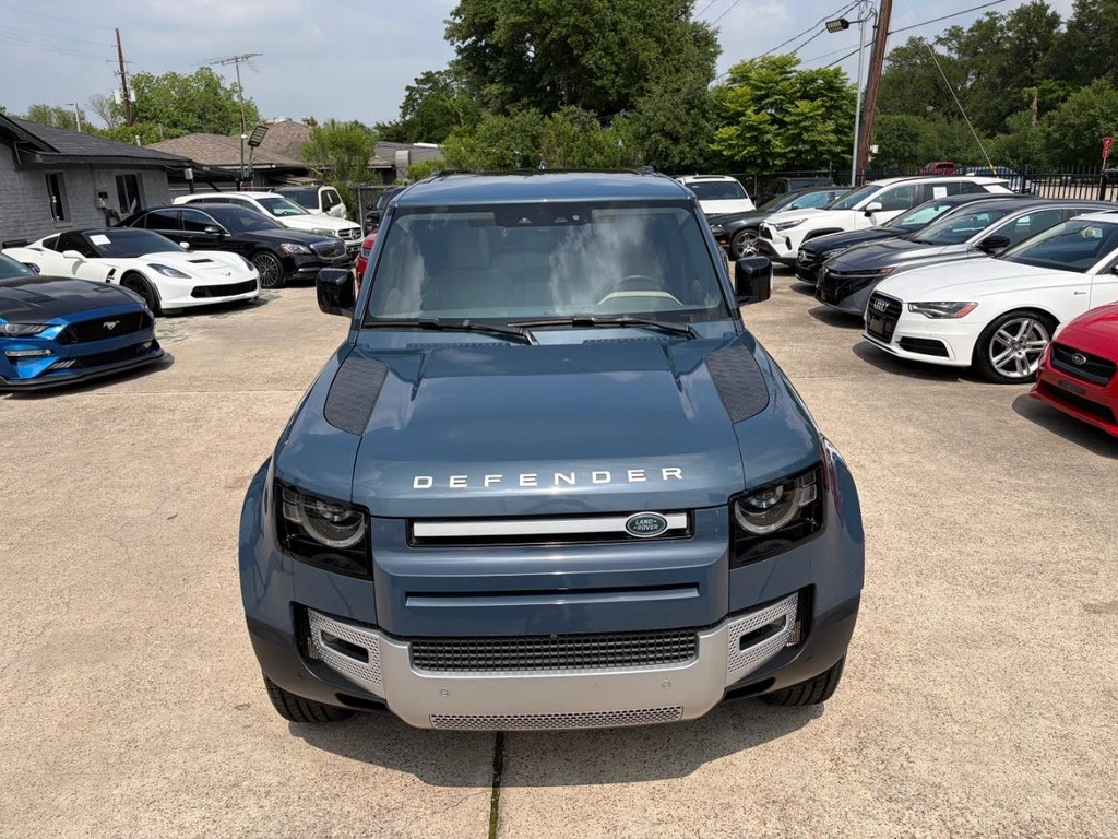 Land Rover Defender Vehicle Full-screen Gallery Image 03