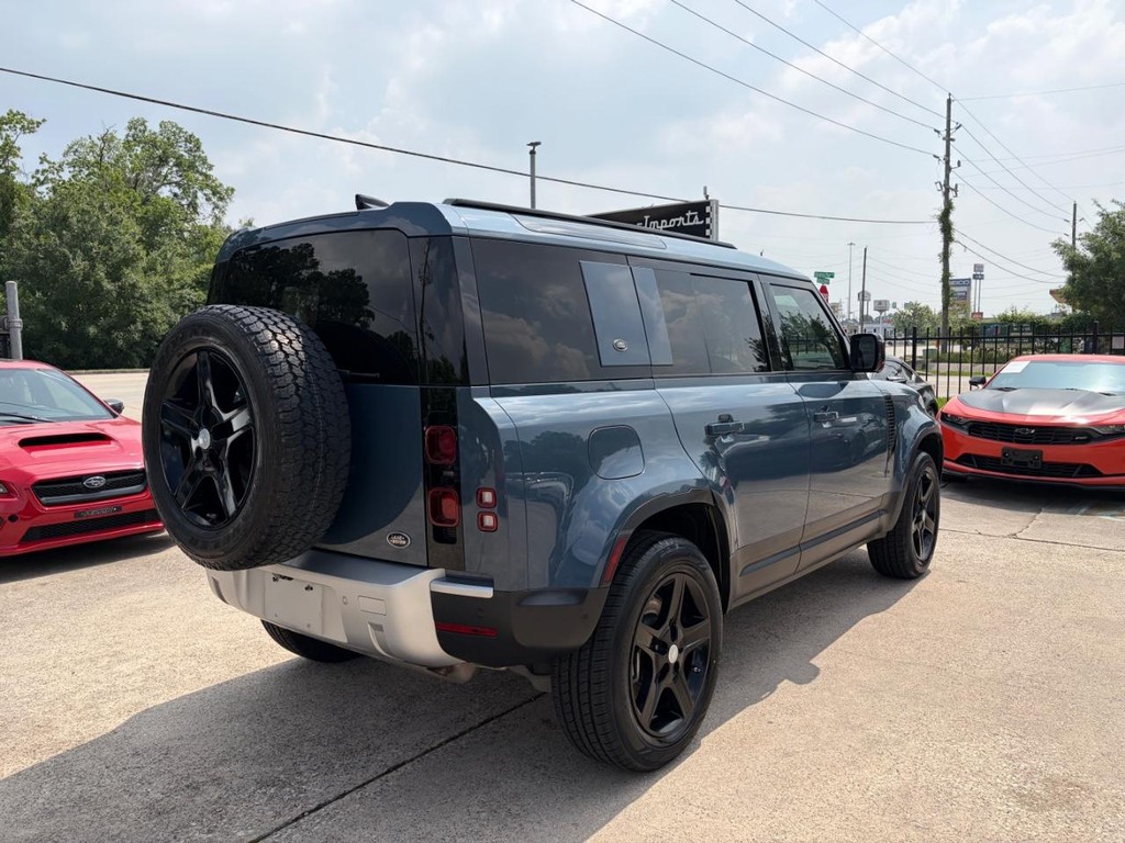 Land Rover Defender Vehicle Full-screen Gallery Image 06