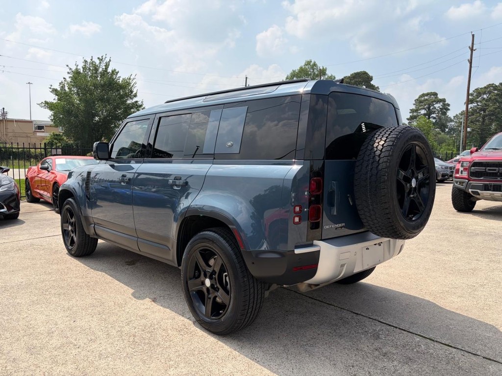 Land Rover Defender Vehicle Full-screen Gallery Image 08