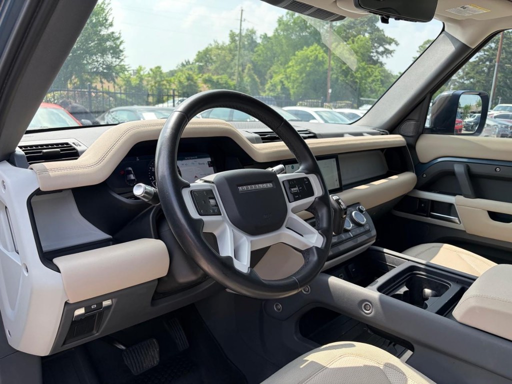 Land Rover Defender Vehicle Full-screen Gallery Image 10