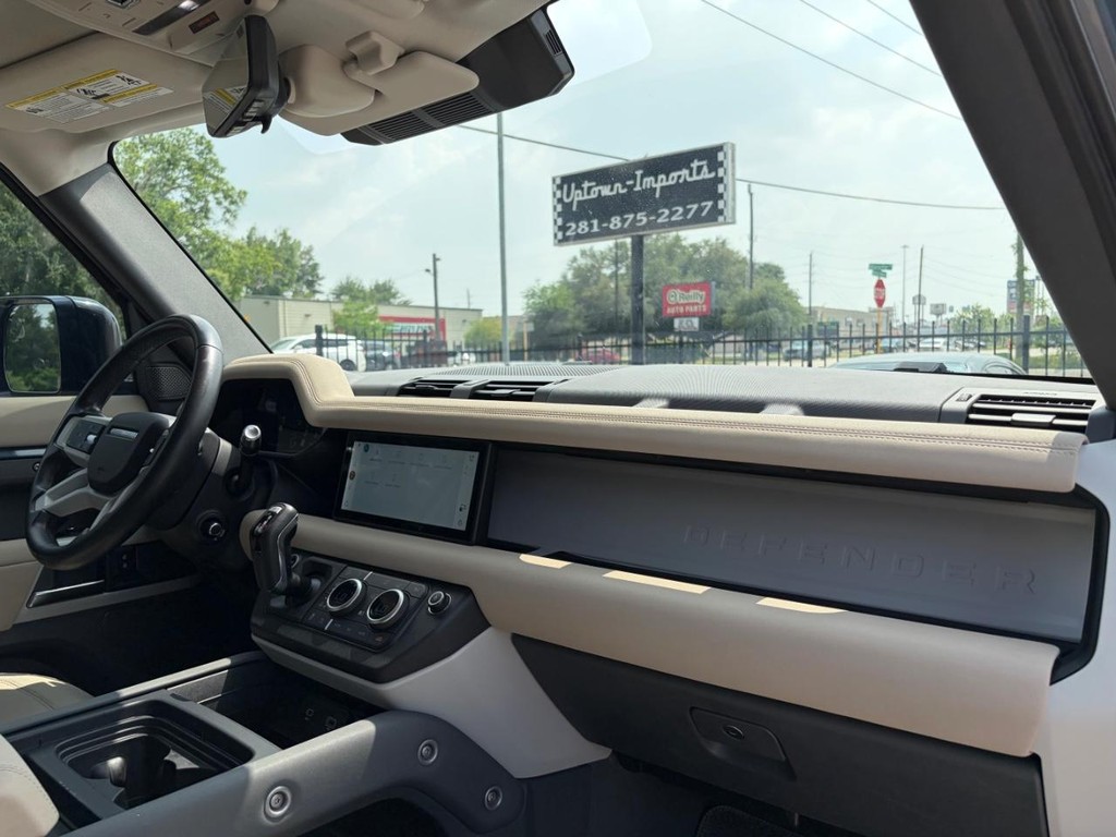 Land Rover Defender Vehicle Full-screen Gallery Image 13