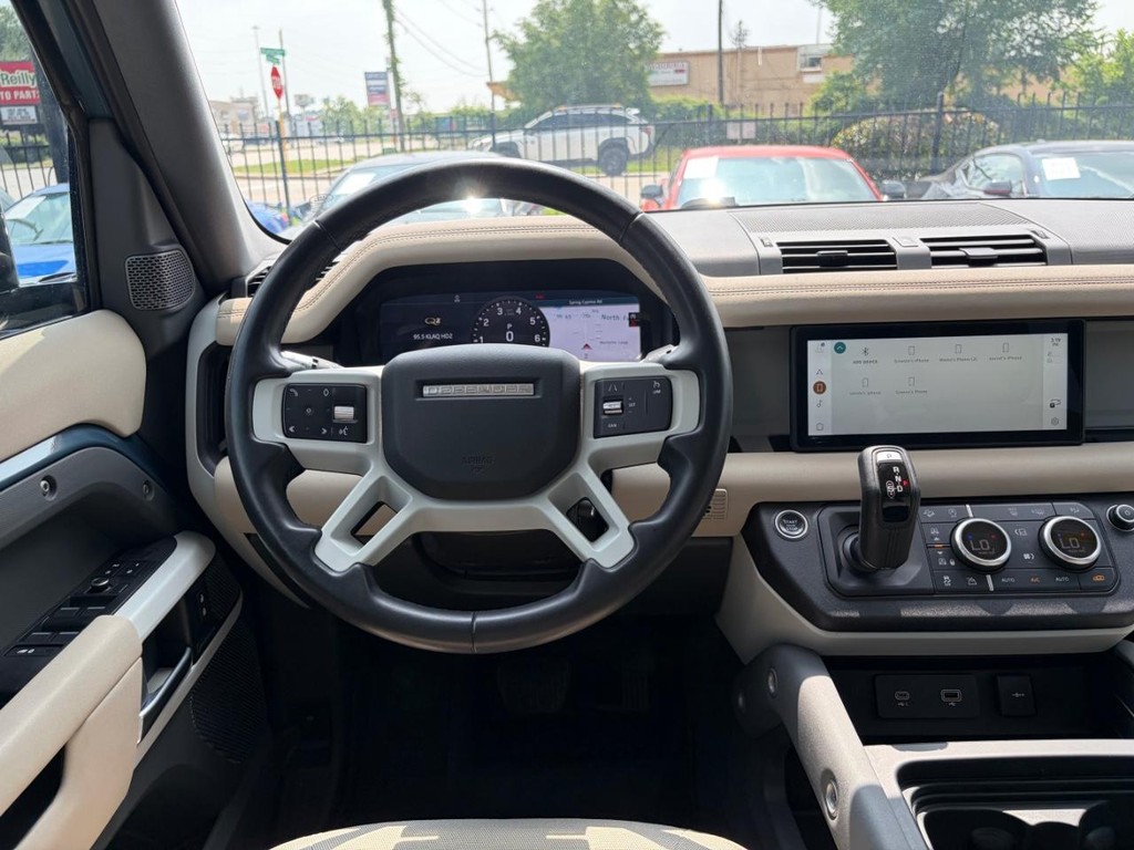 Land Rover Defender Vehicle Full-screen Gallery Image 20