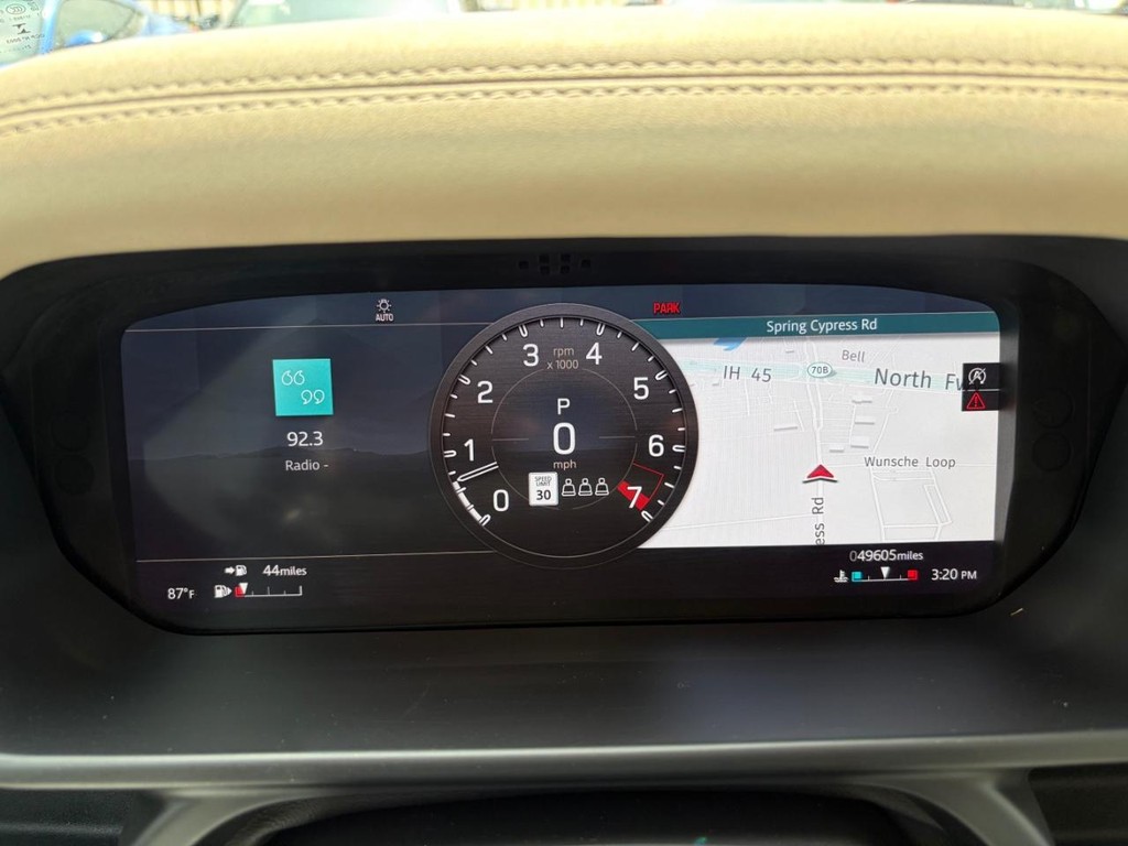 Land Rover Defender Vehicle Full-screen Gallery Image 21