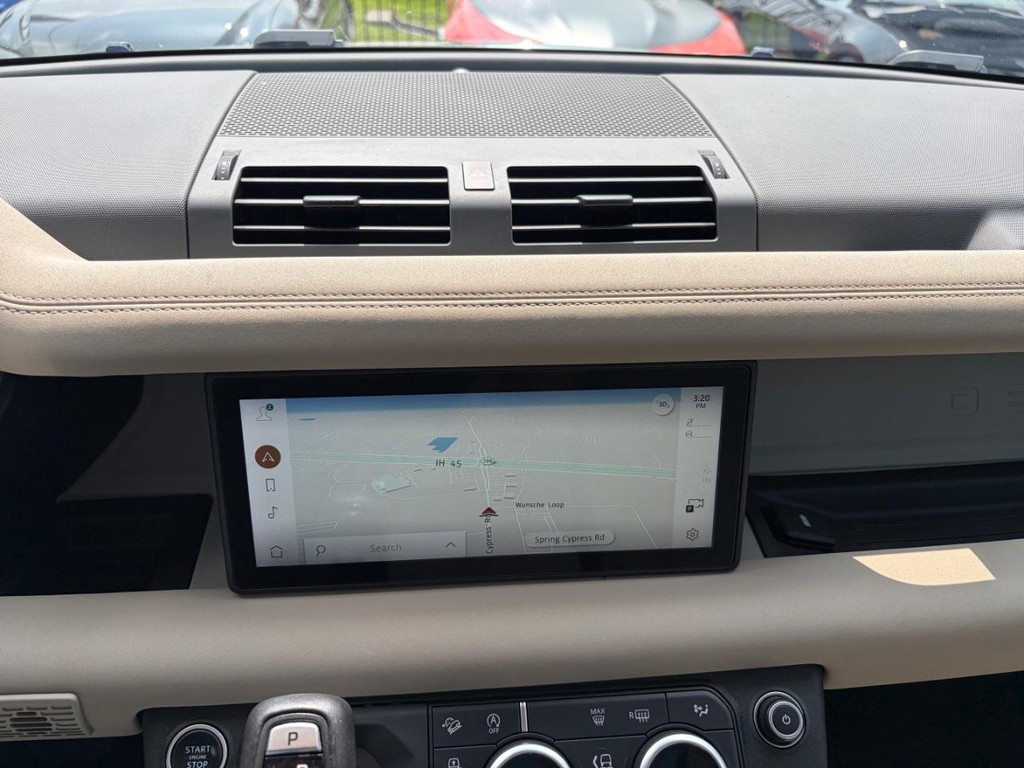 Land Rover Defender Vehicle Full-screen Gallery Image 22