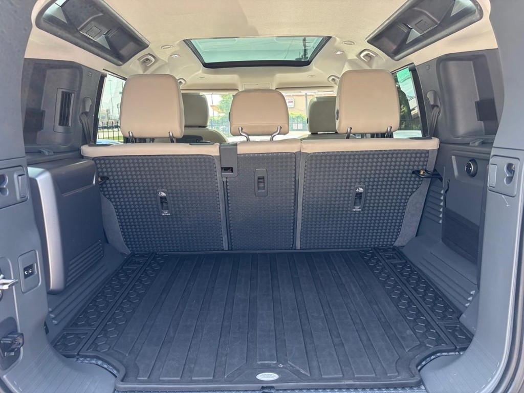 Land Rover Defender Vehicle Full-screen Gallery Image 27