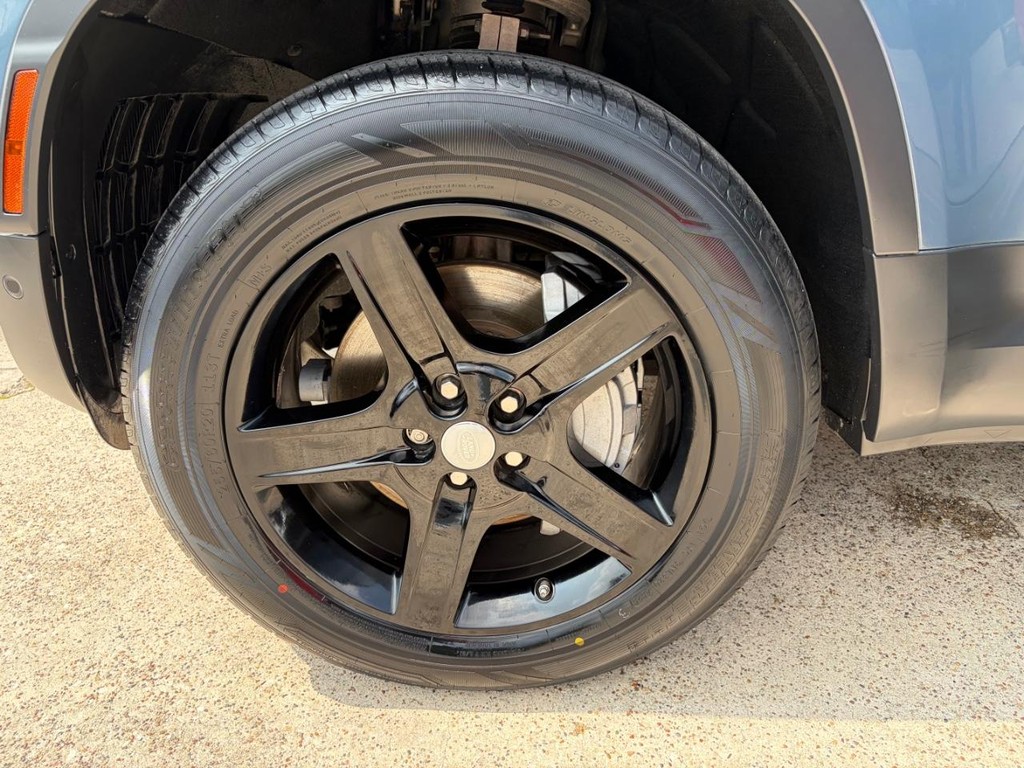 Land Rover Defender Vehicle Full-screen Gallery Image 28