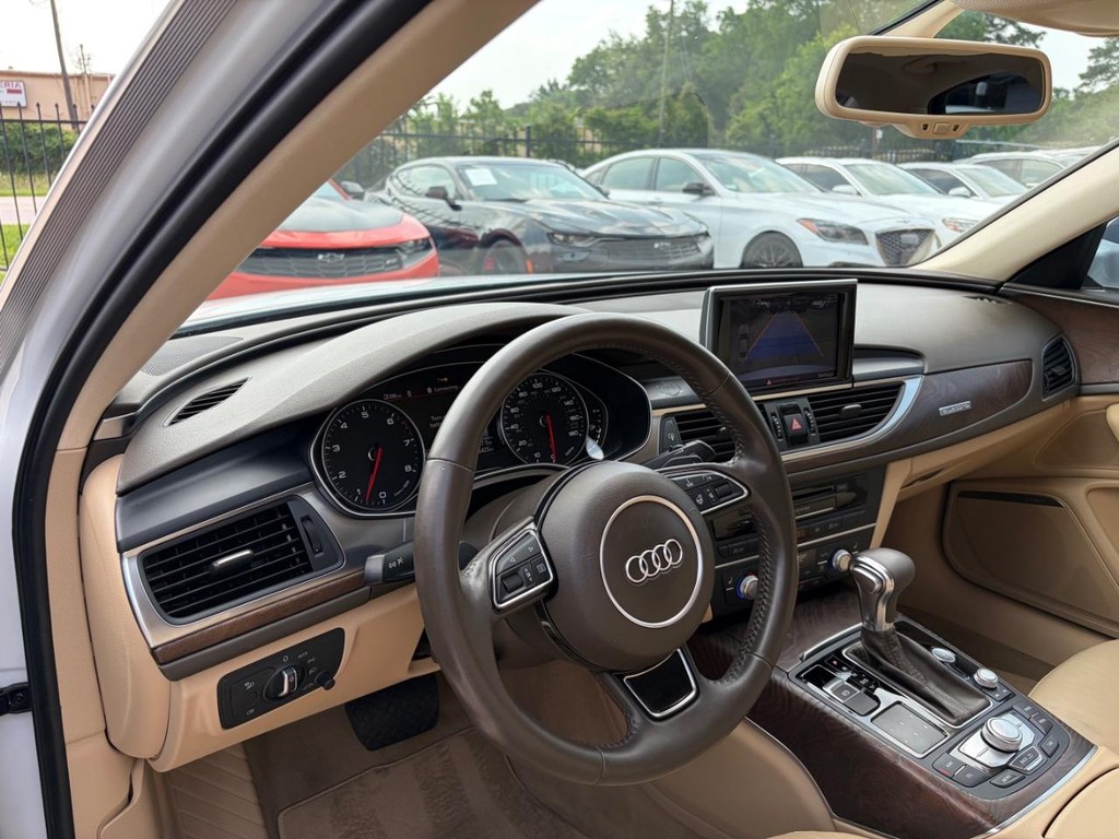 Audi A6 Vehicle Full-screen Gallery Image 10