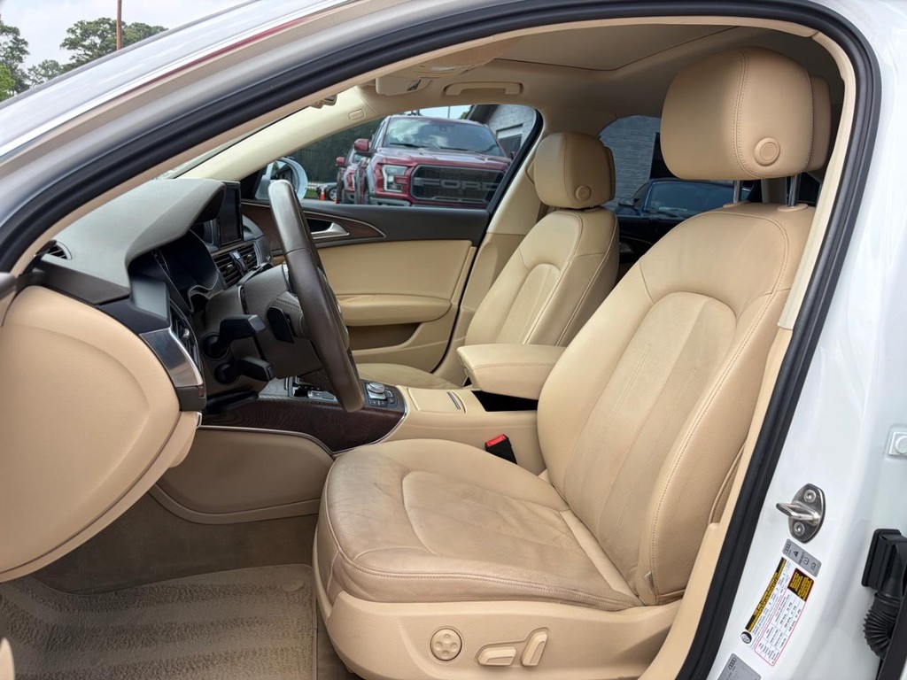 Audi A6 Vehicle Full-screen Gallery Image 11