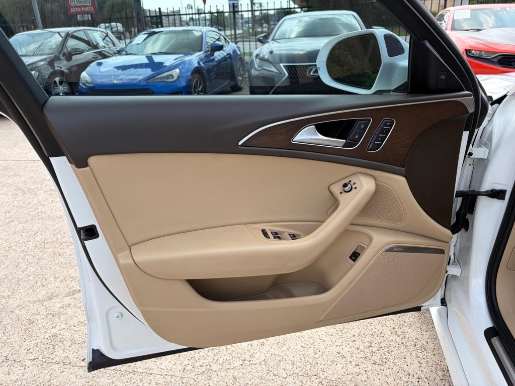 Audi A6 Vehicle Full-screen Gallery Image 12