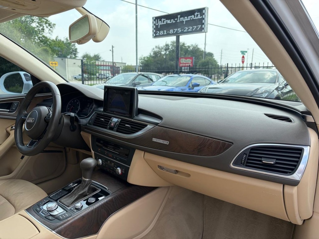 Audi A6 Vehicle Full-screen Gallery Image 13