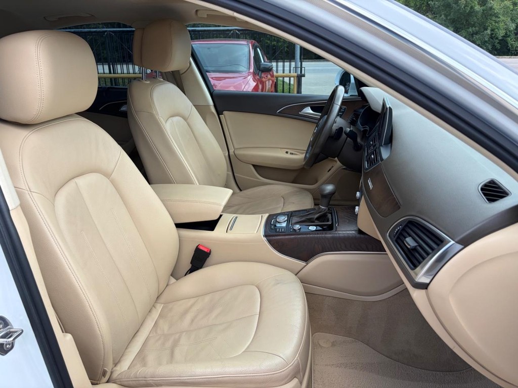 Audi A6 Vehicle Full-screen Gallery Image 14