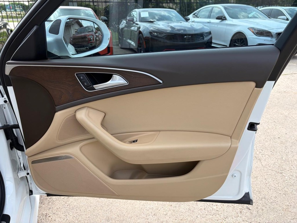 Audi A6 Vehicle Full-screen Gallery Image 15