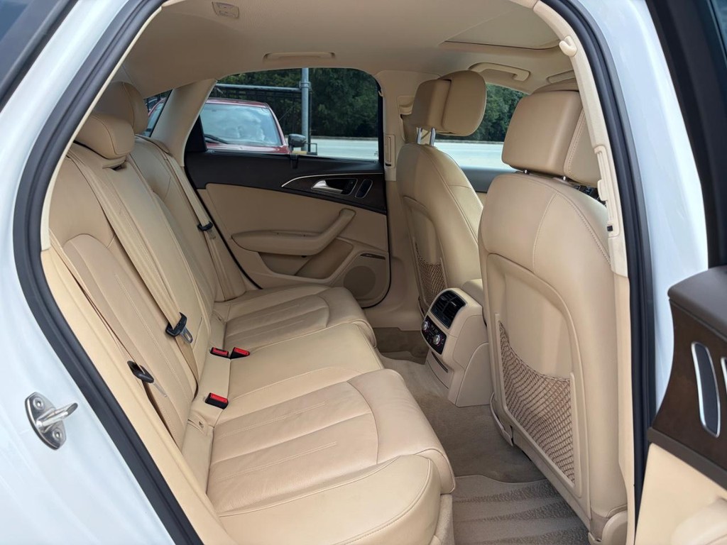 Audi A6 Vehicle Full-screen Gallery Image 16