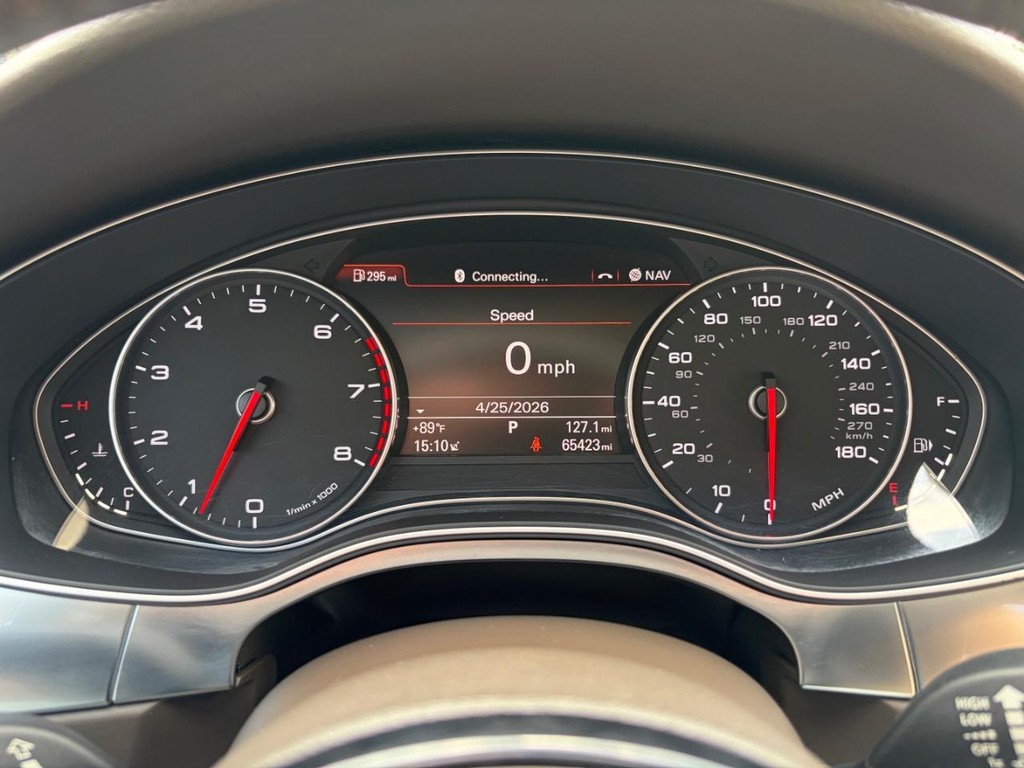 Audi A6 Vehicle Full-screen Gallery Image 21